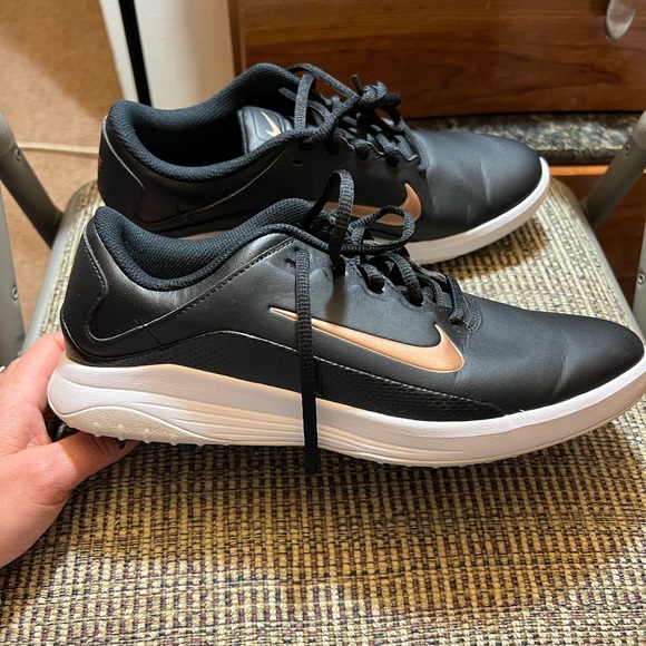 nike womens shoe size 9.5 like new. accept offers - Picture 1 of 5